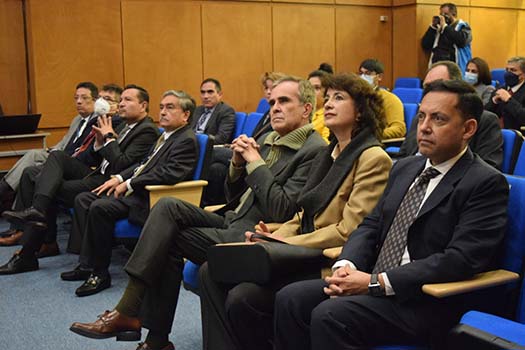 El_rector_junto_a_autoridades_acadmicas_y_empresarios