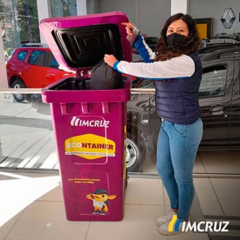 la_entrega_de_residuos_RAEE_de_parte_de_lso_colabores_de_Imcruz